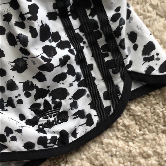 Women’s ADIDAS running shorts 3 stripe leopard - Picture 4 of 6